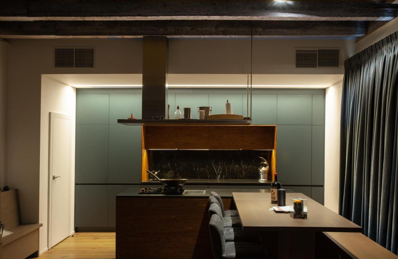 Contemporary Apartment With Fireplace & Terrace 반스카비스트리카 외부 사진